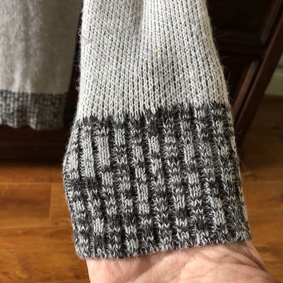 Skies are Blue gray Leopard print knit sweater in size L - Picture 6 of 7